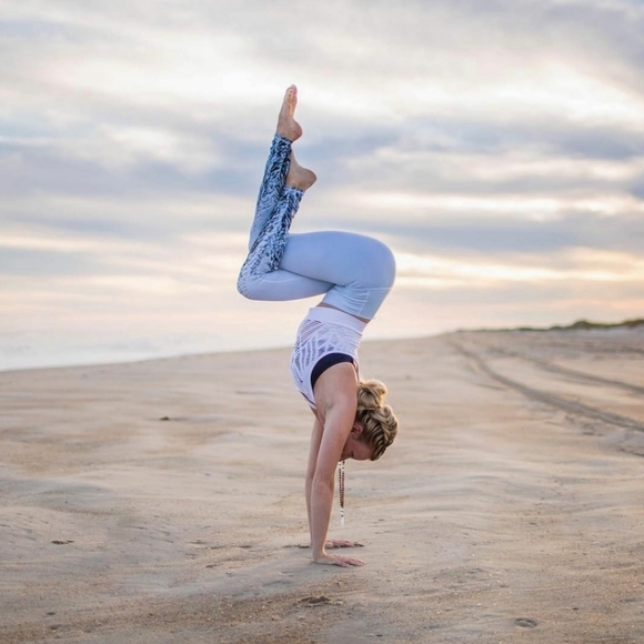 *Rare Alo Yoga High Waist Winter Landscape Legging - Picture 5 of 5